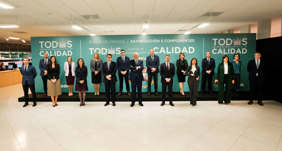 FOTOGRAF&Iacute;A Juan Roig y miembros del Comitu00e8 de Direcciu00f3 de Mercadona despru00e9s de la celebraciu00f3 de la rueda de prensa