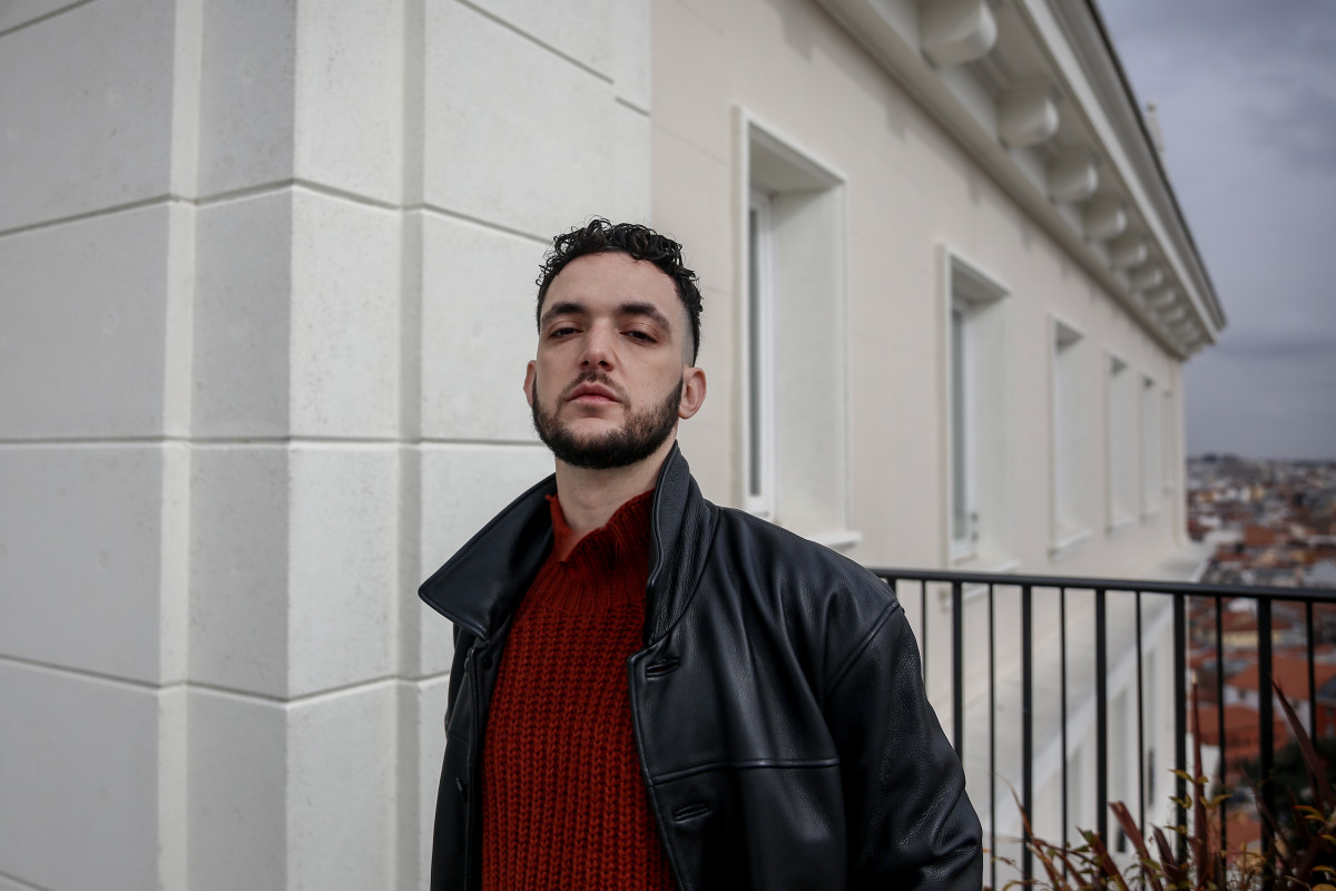 Archivo - El cantante C. Tangana pone en una fotografía durante una entrevista en el Hotel Riu Plaza España, en Madrid (España), a 25 de febrero de 2021.