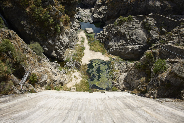 Vista de la Presa del Villar en Manjirón