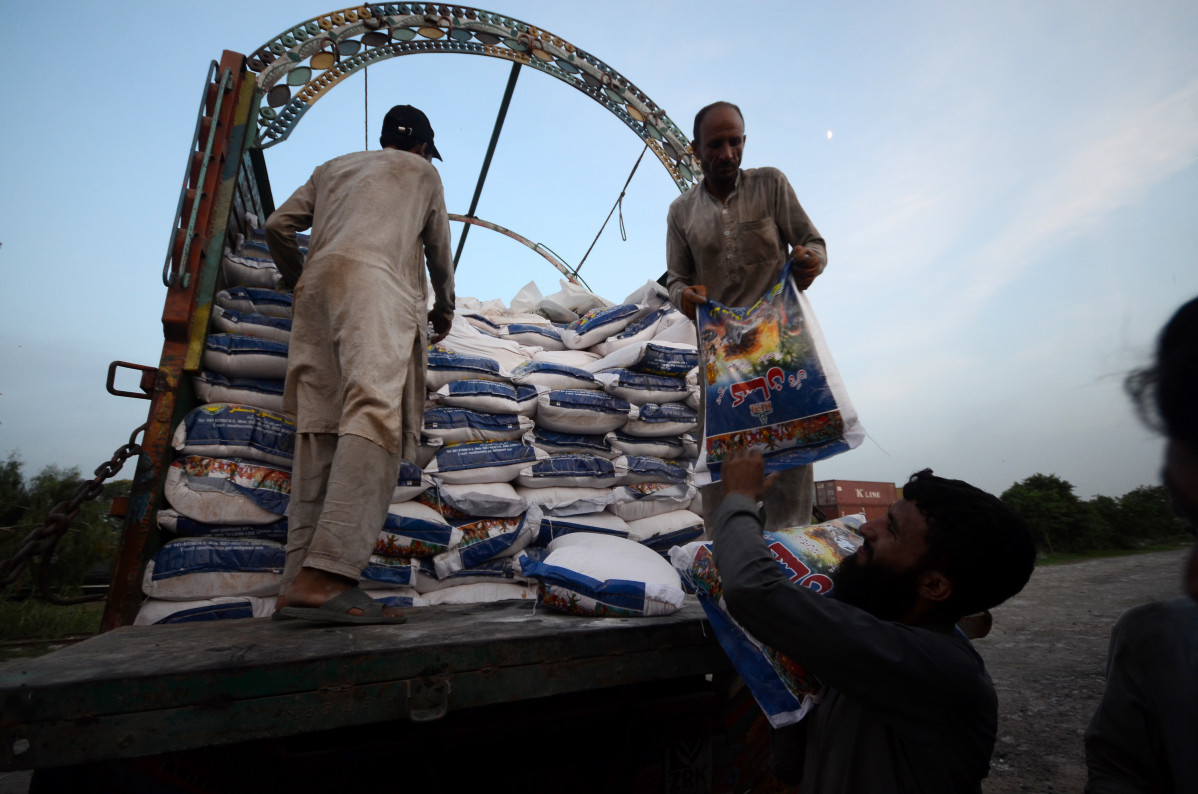 Reparto de ayuda después de las inundaciones en Baluchistán, Pakistán