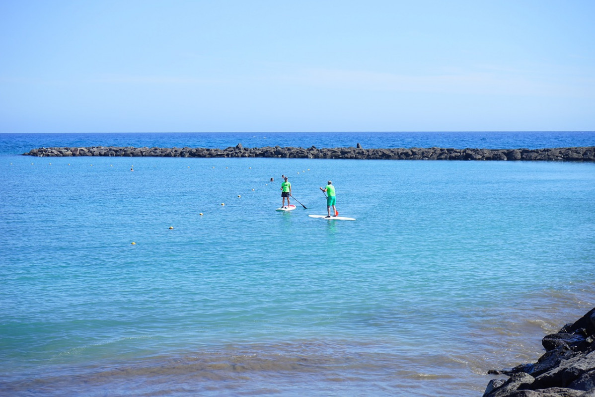 Paddle surf
