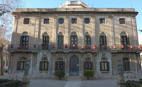 Muere el niño de cinco años herido al caerle la rama de un árbol en Reus