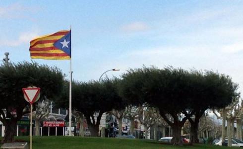 Los Mossos identifican a tres militares que se habían llevado una estelada en Figueres